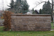 Natursteinmauer und Pfeiler - Gartengestaltung mit Naturstein von Steinmetz Starke 