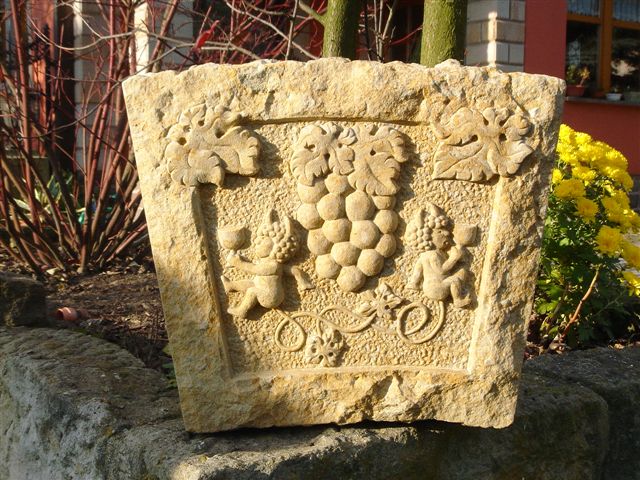  WeinTeufel Schlustein eines Sandsteinbogens handgearbeitet